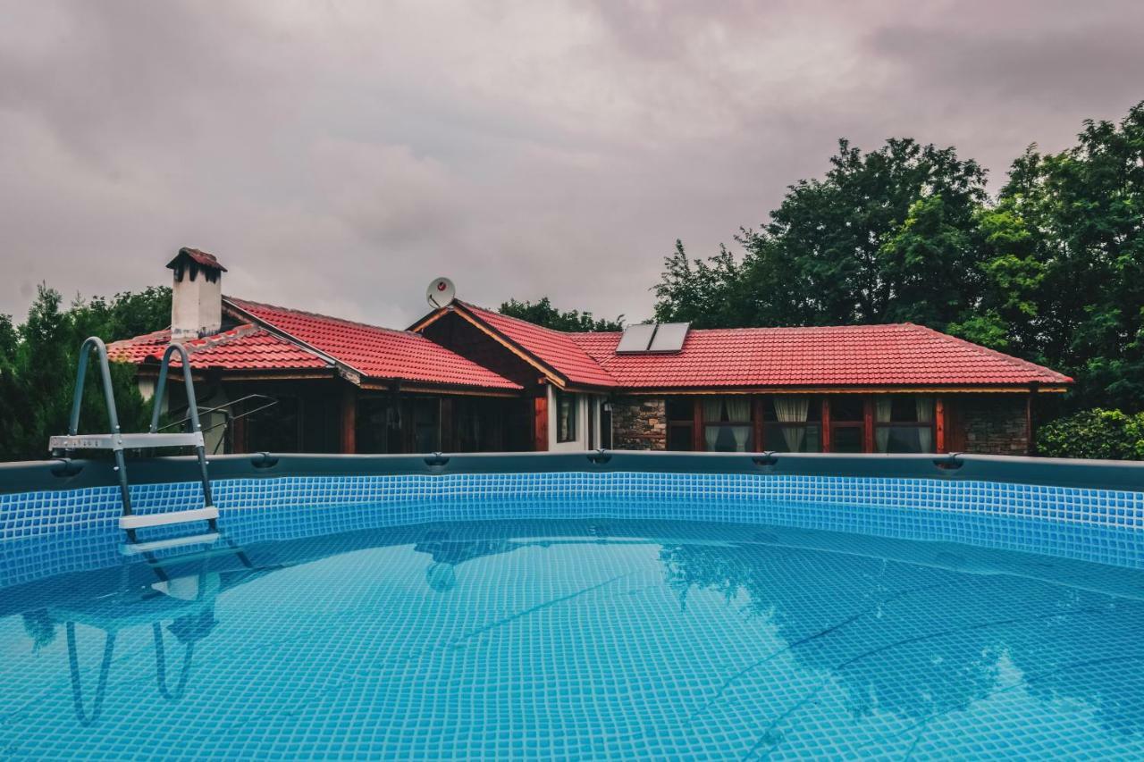 Завоя Hotel Kruşuna Exterior foto